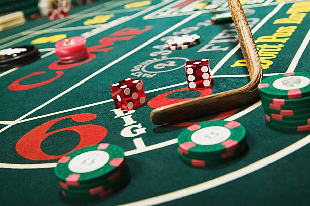 Yggdrasil baccarat table interface on robloxc showing betting slip, live feed, and real-time chat